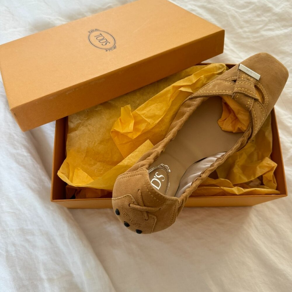 New Tod's Camel Suede Loafers Women's Size 9.5 Purchased from Neiman Marcus